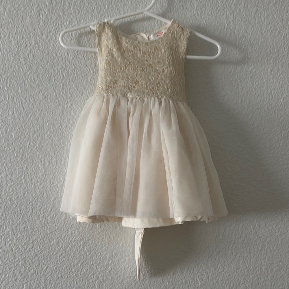 Cream dress for baby girl. Perfect for any occasion (wedding, christening, etc)